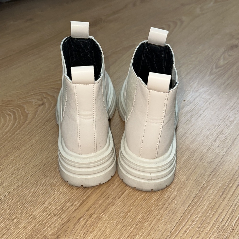Off white boots - Picture 3 of 3